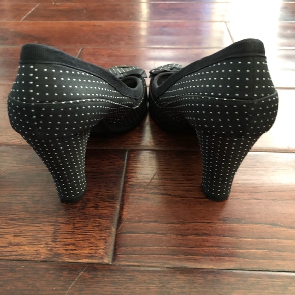 Shoes - Picture 2 of 7